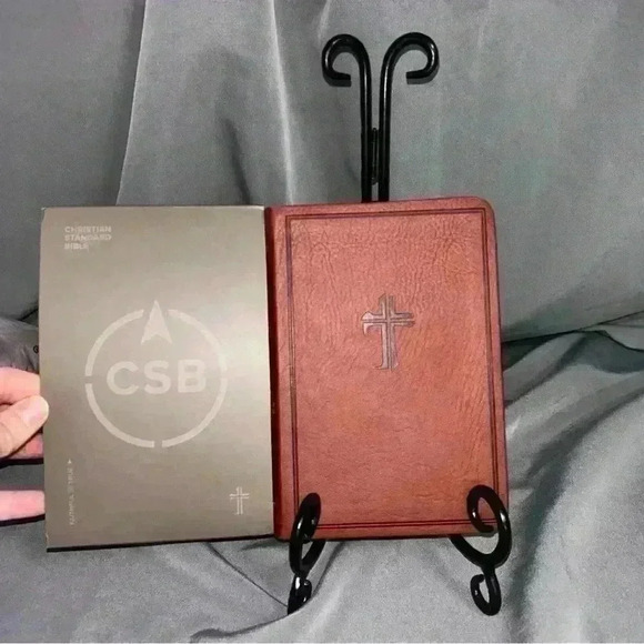 New Holman Christian Ultra-Thin Bible Brown Leather Touch 7-point, Footnotes - Picture 5 of 5